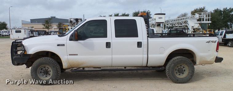image for item DC2207 2004 Ford F350 Super Duty Crew Cab pickup truck