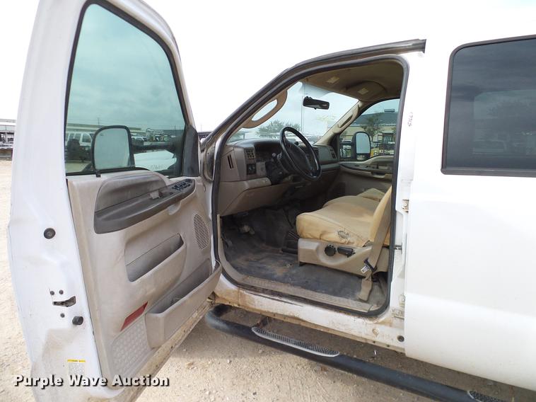 image for item DC2207 2004 Ford F350 Super Duty Crew Cab pickup truck