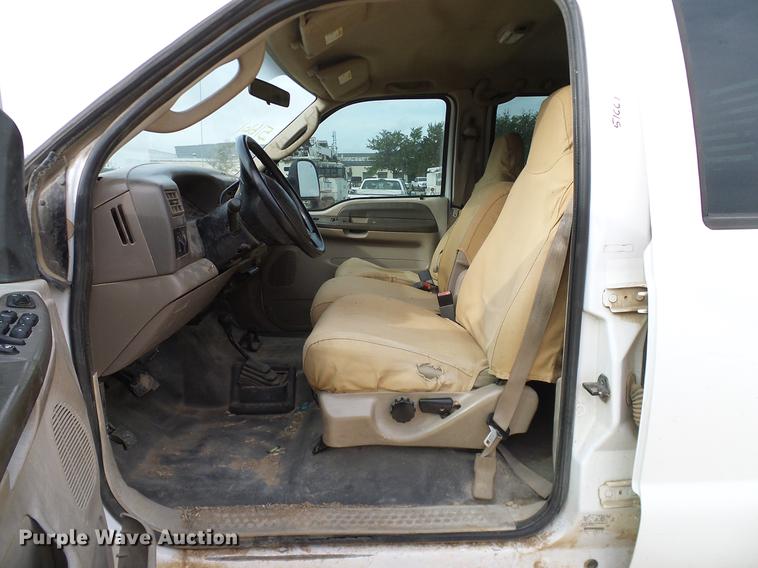 image for item DC2207 2004 Ford F350 Super Duty Crew Cab pickup truck
