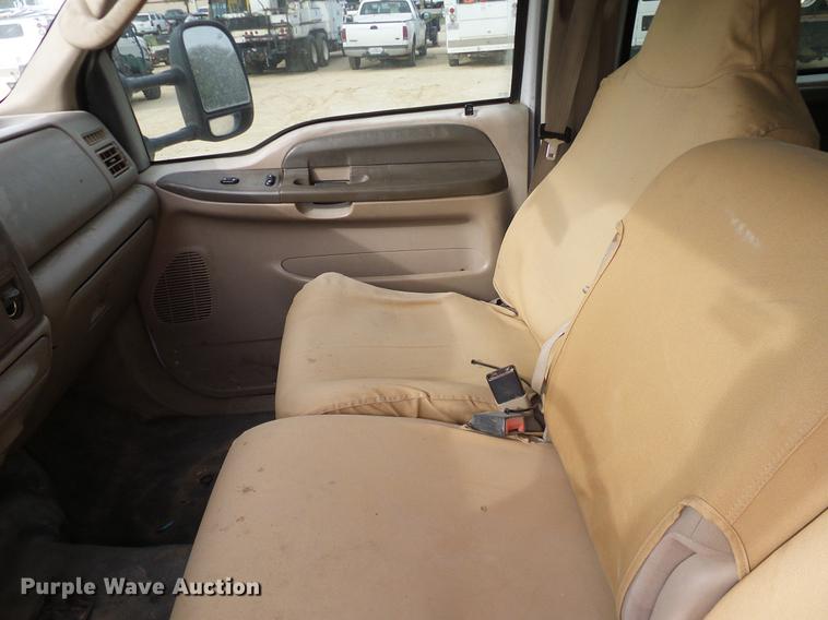 image for item DC2207 2004 Ford F350 Super Duty Crew Cab pickup truck