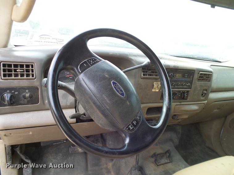 image for item DC2207 2004 Ford F350 Super Duty Crew Cab pickup truck