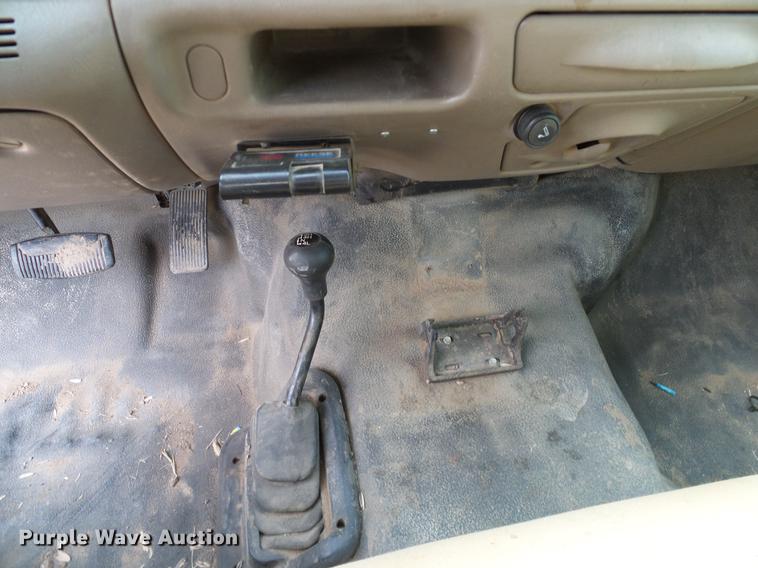 image for item DC2207 2004 Ford F350 Super Duty Crew Cab pickup truck