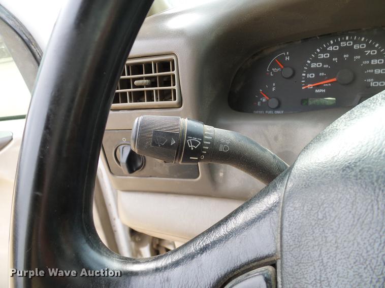 image for item DC2207 2004 Ford F350 Super Duty Crew Cab pickup truck