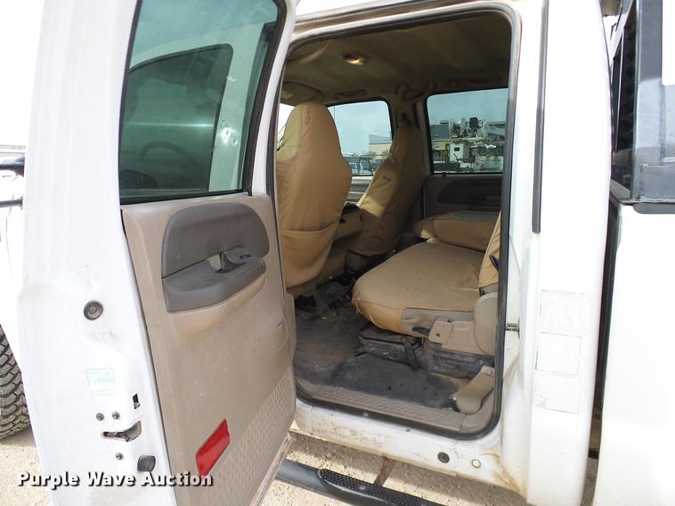 image for item DC2207 2004 Ford F350 Super Duty Crew Cab pickup truck
