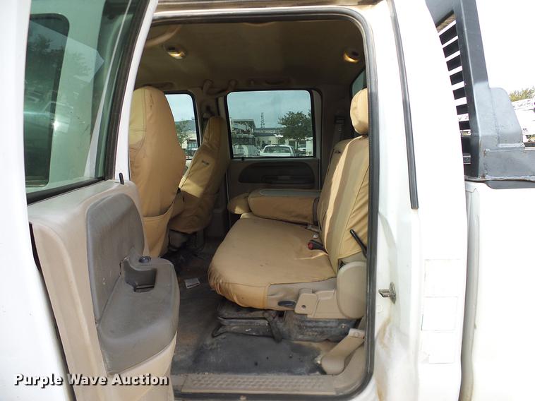 image for item DC2207 2004 Ford F350 Super Duty Crew Cab pickup truck