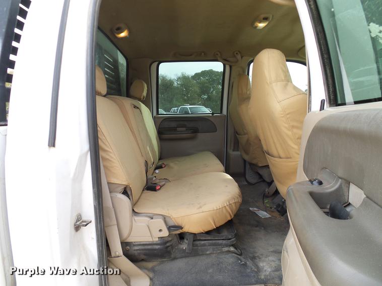 image for item DC2207 2004 Ford F350 Super Duty Crew Cab pickup truck