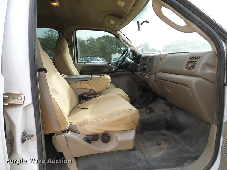 image for item DC2207 2004 Ford F350 Super Duty Crew Cab pickup truck