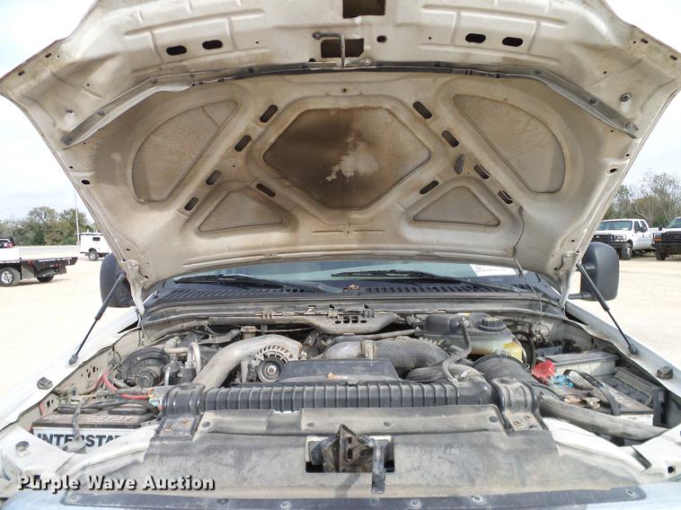 image for item DC2207 2004 Ford F350 Super Duty Crew Cab pickup truck