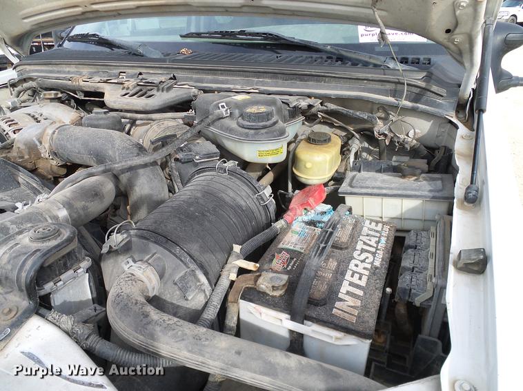 image for item DC2207 2004 Ford F350 Super Duty Crew Cab pickup truck