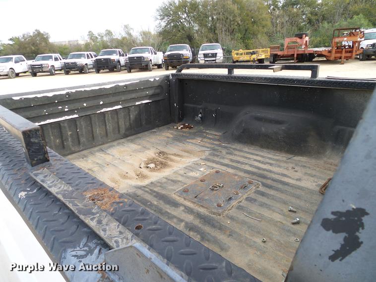 image for item DC2207 2004 Ford F350 Super Duty Crew Cab pickup truck