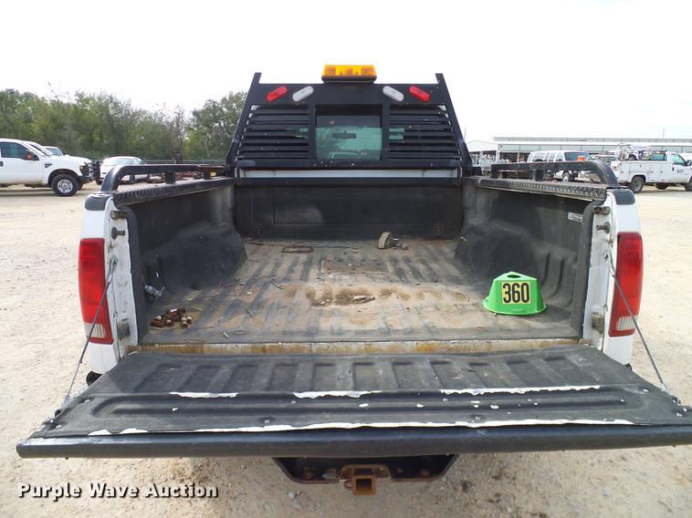image for item DC2207 2004 Ford F350 Super Duty Crew Cab pickup truck