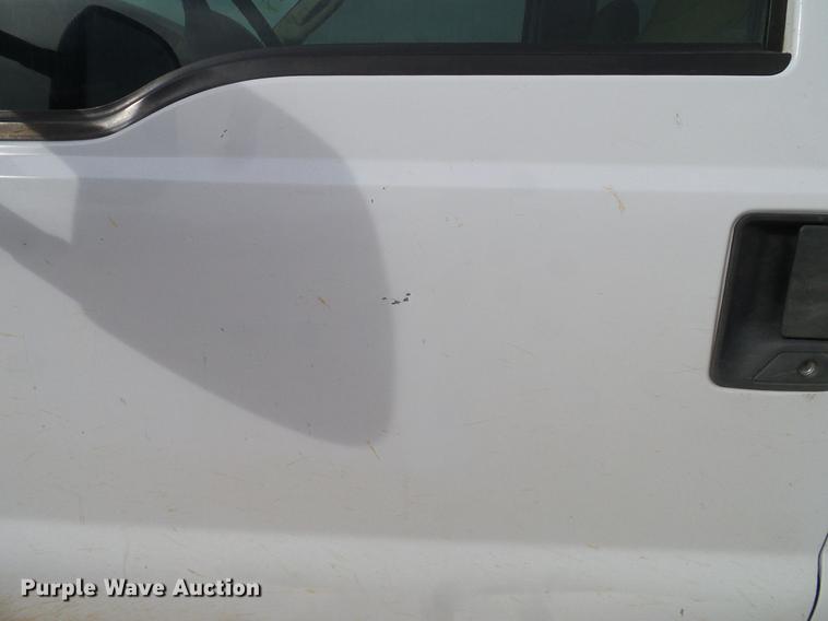 image for item DC2207 2004 Ford F350 Super Duty Crew Cab pickup truck