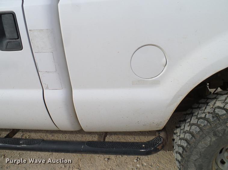 image for item DC2207 2004 Ford F350 Super Duty Crew Cab pickup truck