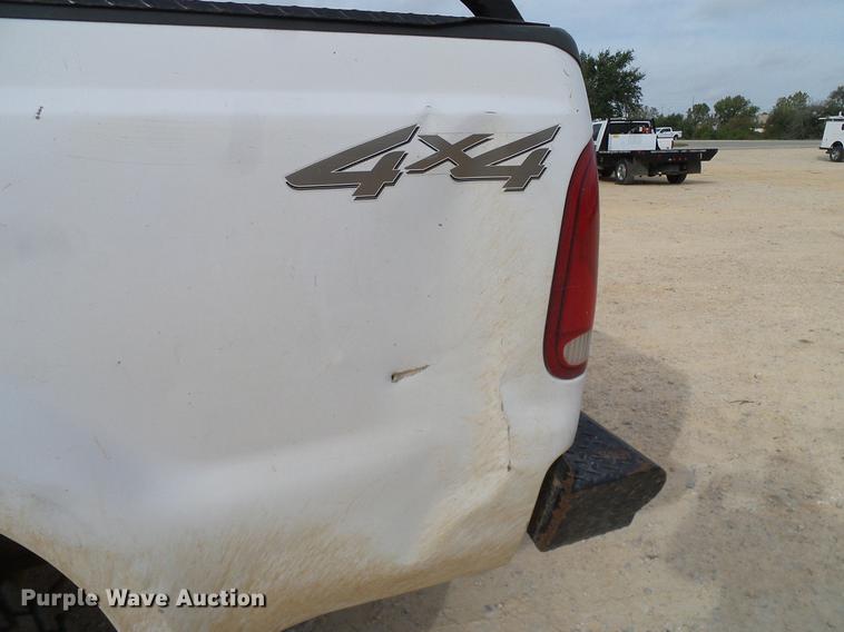 image for item DC2207 2004 Ford F350 Super Duty Crew Cab pickup truck