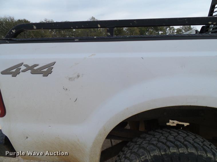 image for item DC2207 2004 Ford F350 Super Duty Crew Cab pickup truck