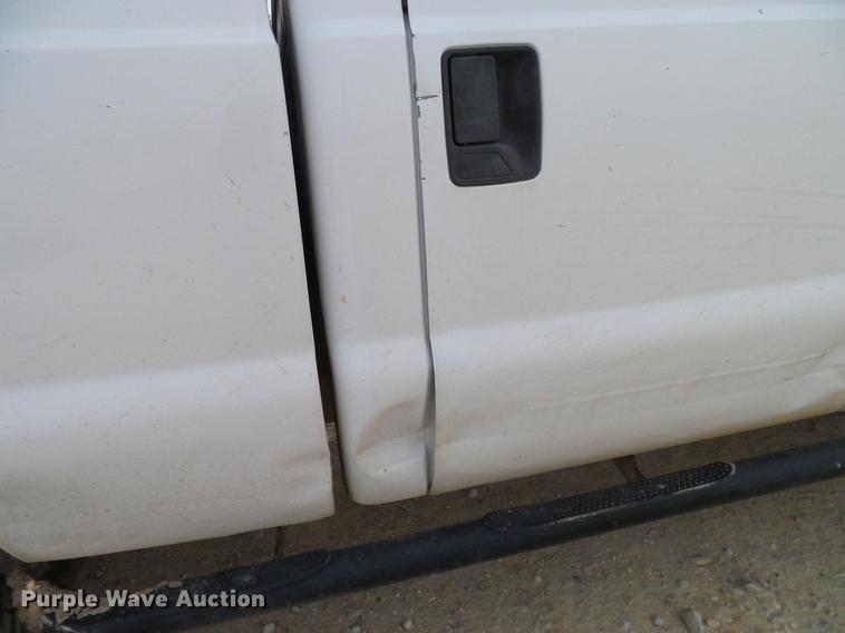 image for item DC2207 2004 Ford F350 Super Duty Crew Cab pickup truck