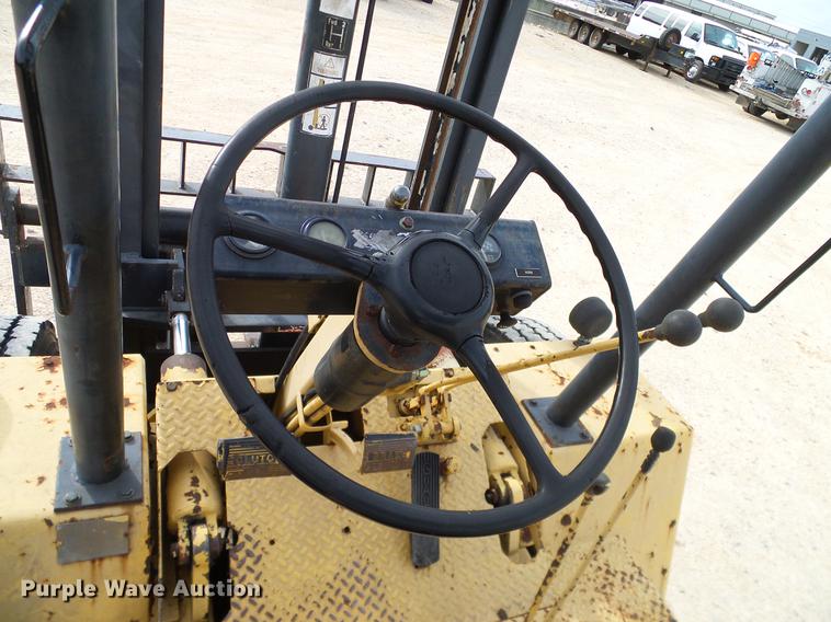 image for item DC2208 1990 Champ CB84L forklift