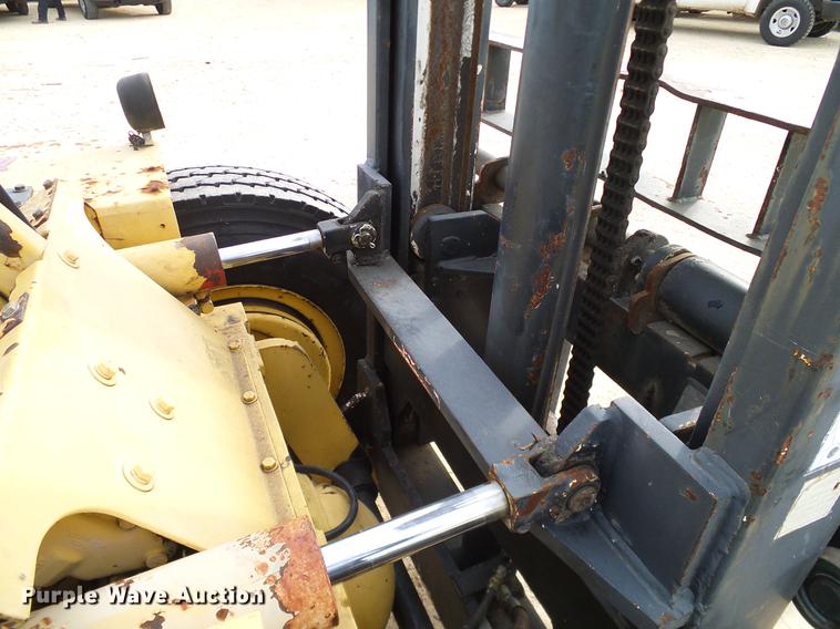 image for item DC2208 1990 Champ CB84L forklift