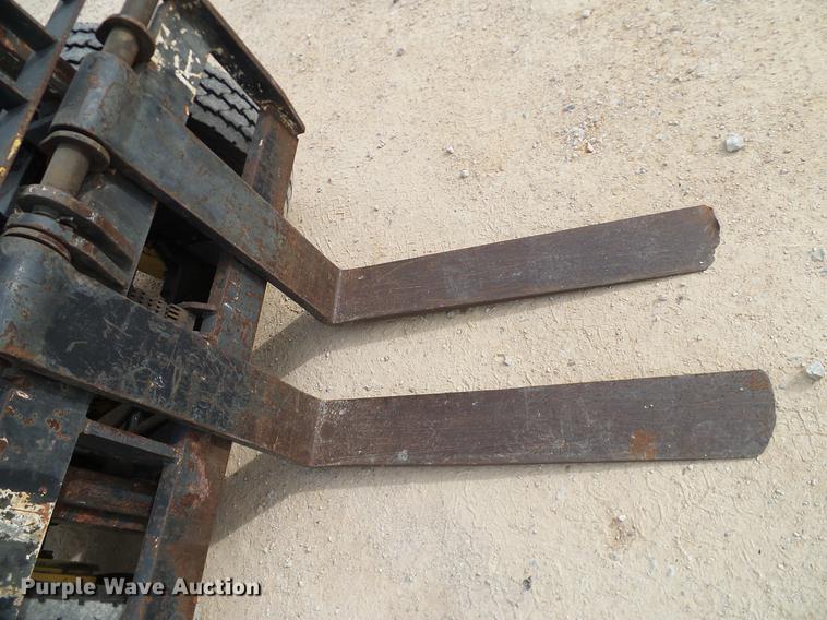 image for item DC2208 1990 Champ CB84L forklift