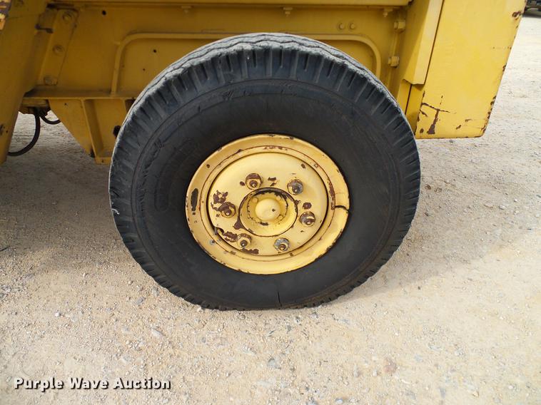 image for item DC2208 1990 Champ CB84L forklift