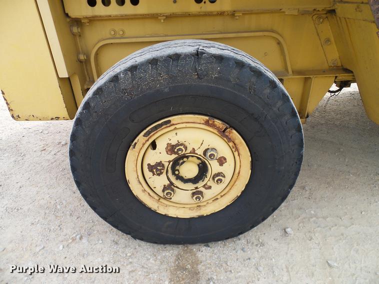 image for item DC2208 1990 Champ CB84L forklift