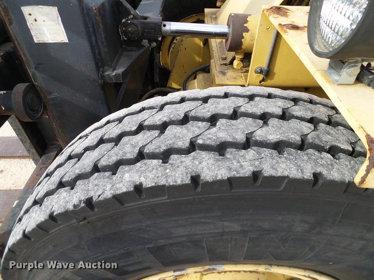 image for item DC2208 1990 Champ CB84L forklift