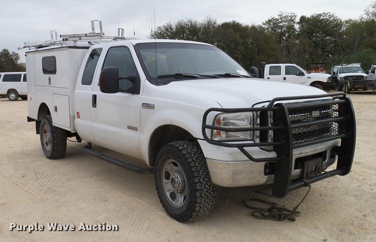 image for item DC2210 2007 Ford F350 Super Duty SuperCab utility bed pickup truck
