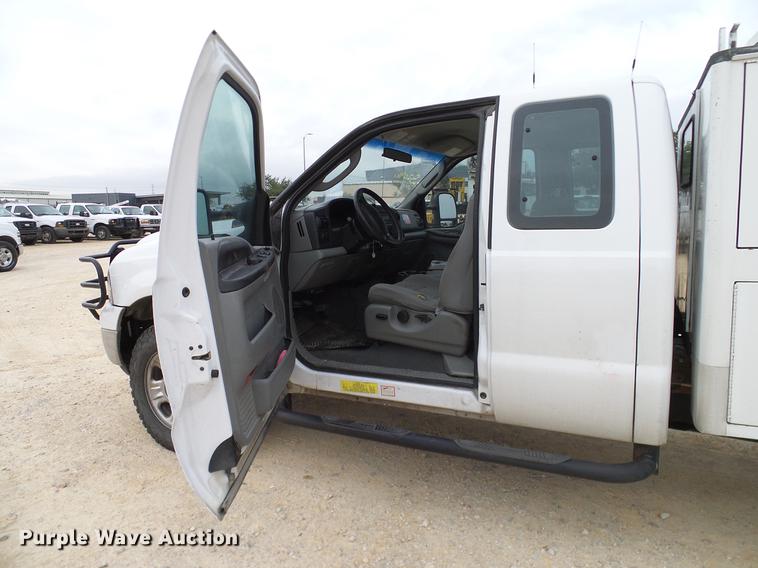 image for item DC2210 2007 Ford F350 Super Duty SuperCab utility bed pickup truck