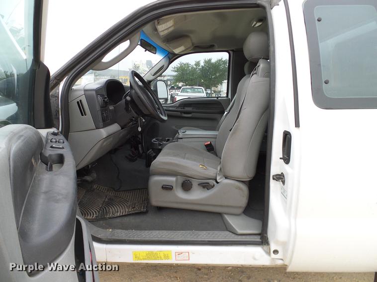 image for item DC2210 2007 Ford F350 Super Duty SuperCab utility bed pickup truck