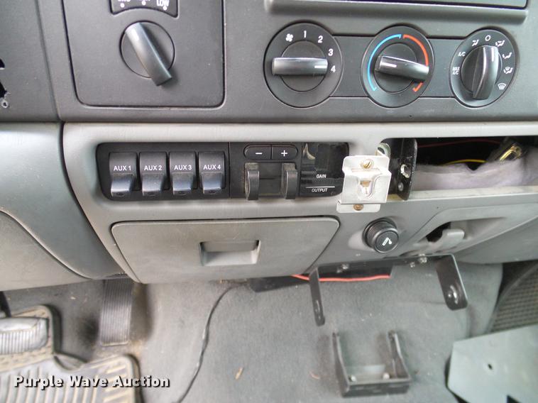 image for item DC2210 2007 Ford F350 Super Duty SuperCab utility bed pickup truck