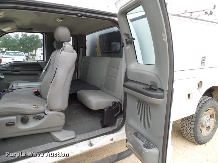 image for item DC2210 2007 Ford F350 Super Duty SuperCab utility bed pickup truck