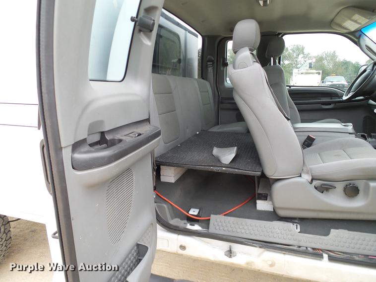 image for item DC2210 2007 Ford F350 Super Duty SuperCab utility bed pickup truck