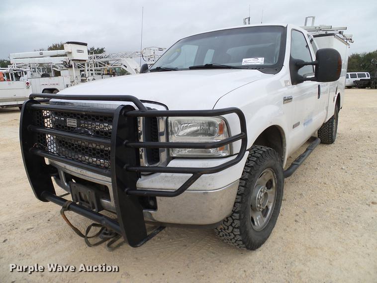 image for item DC2210 2007 Ford F350 Super Duty SuperCab utility bed pickup truck