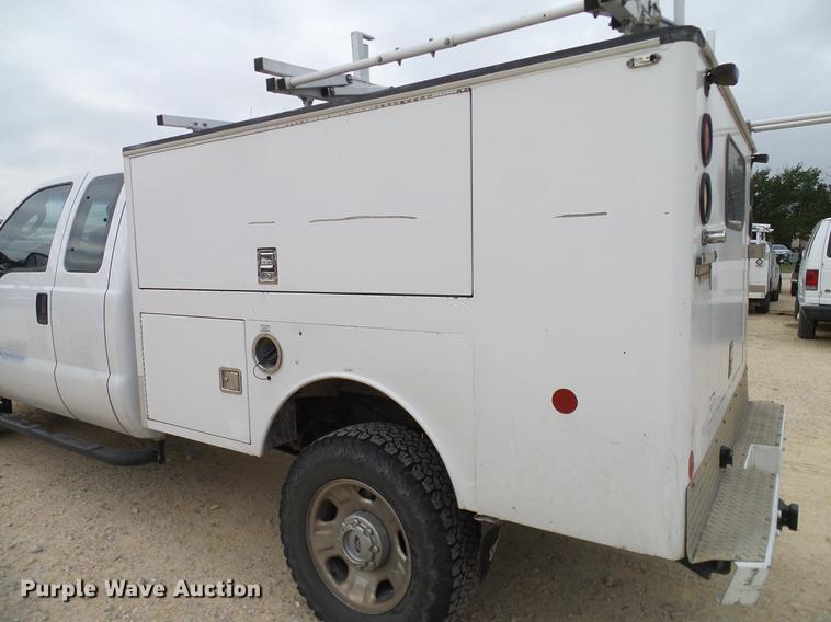 image for item DC2210 2007 Ford F350 Super Duty SuperCab utility bed pickup truck