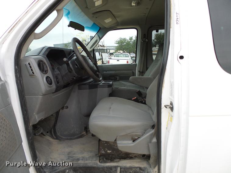 image for item DC2212 2011 Ford E350 Super Duty Extended van