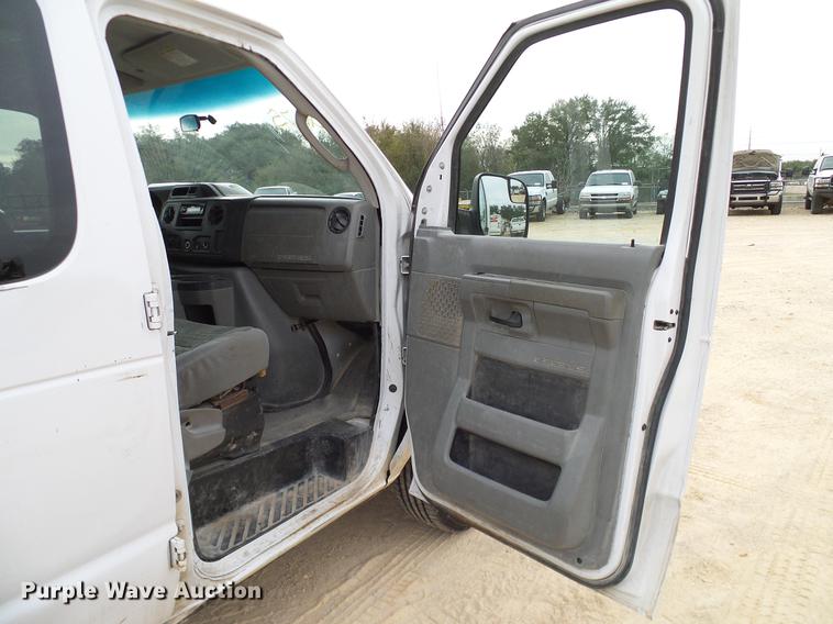 image for item DC2212 2011 Ford E350 Super Duty Extended van