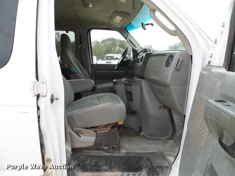 image for item DC2212 2011 Ford E350 Super Duty Extended van