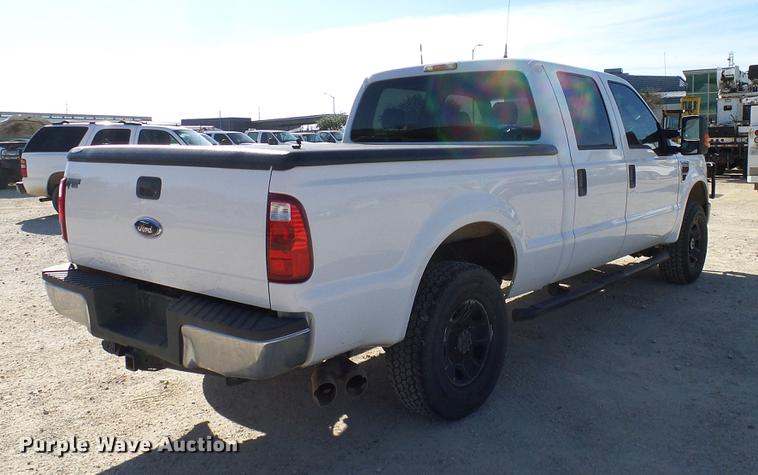 image for item DC2214 2009 Ford F250 Super Duty Crew Cab pickup truck