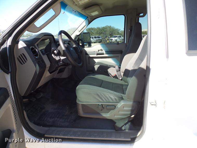 image for item DC2214 2009 Ford F250 Super Duty Crew Cab pickup truck