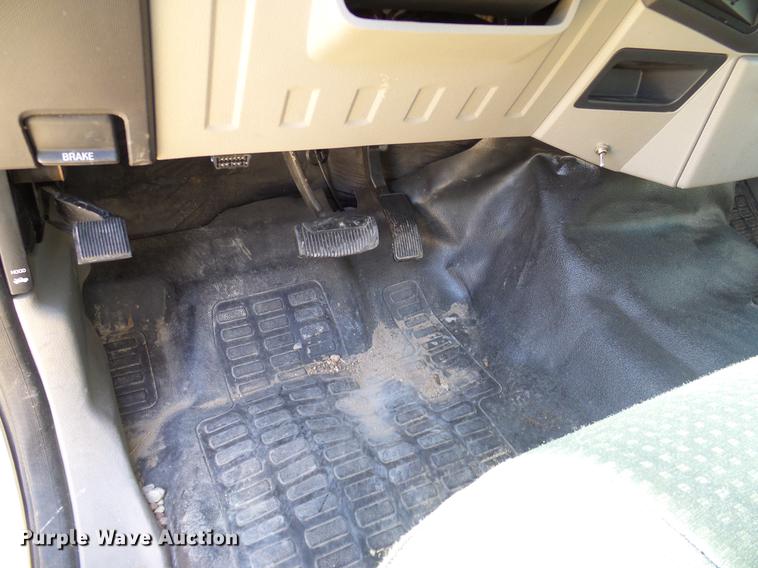 image for item DC2214 2009 Ford F250 Super Duty Crew Cab pickup truck