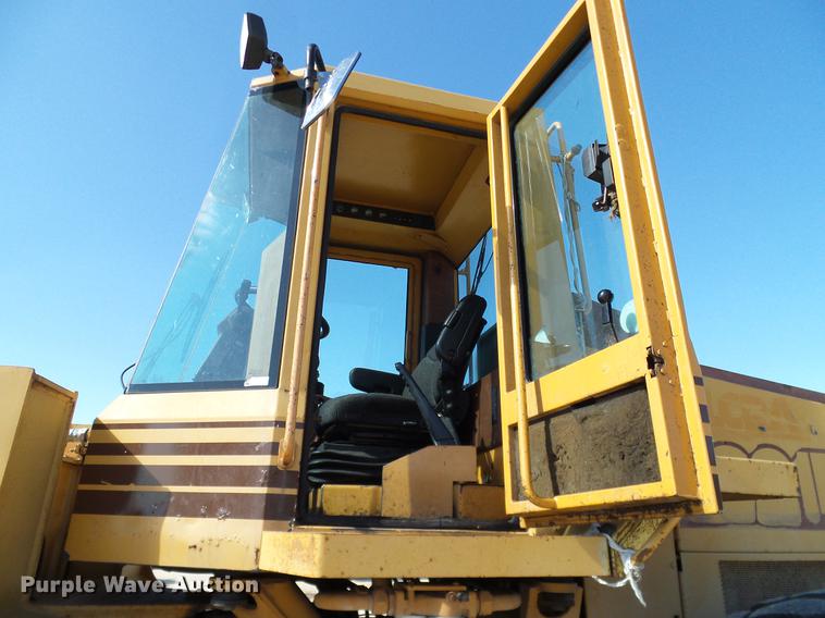 image for item DC2216 Case 821B wheel loader