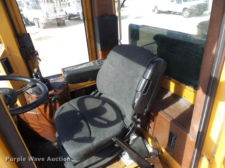 image for item DC2216 Case 821B wheel loader