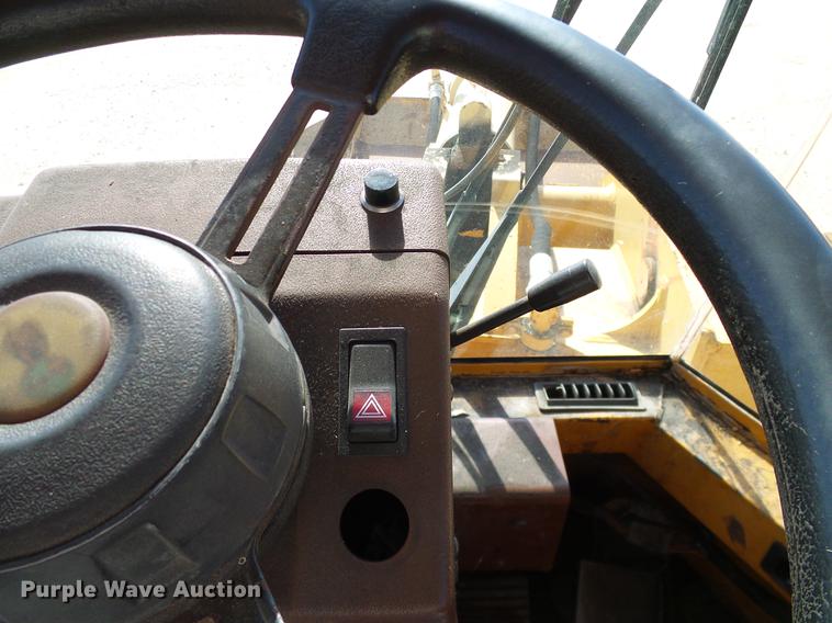 image for item DC2216 Case 821B wheel loader