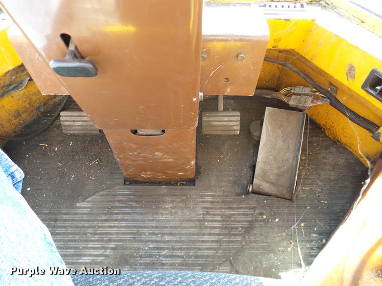 image for item DC2216 Case 821B wheel loader