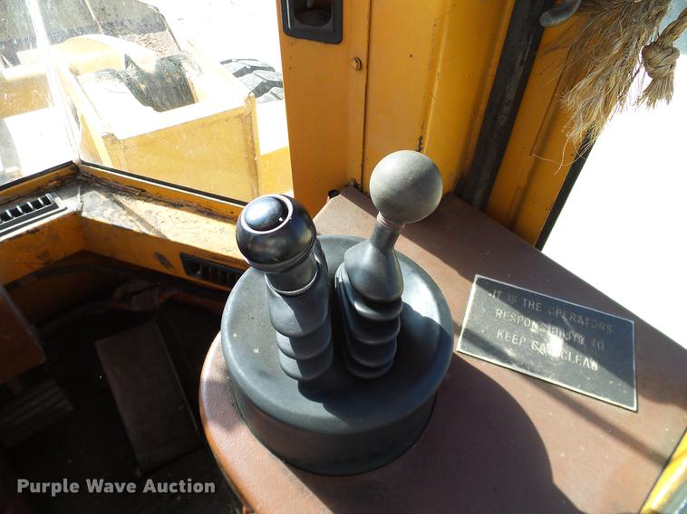 image for item DC2216 Case 821B wheel loader