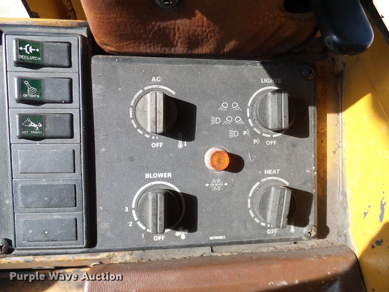 image for item DC2216 Case 821B wheel loader