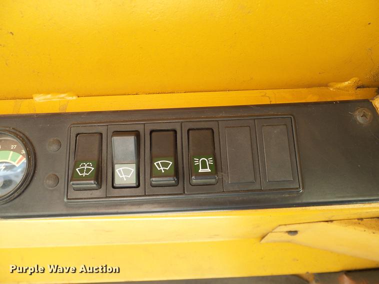 image for item DC2216 Case 821B wheel loader