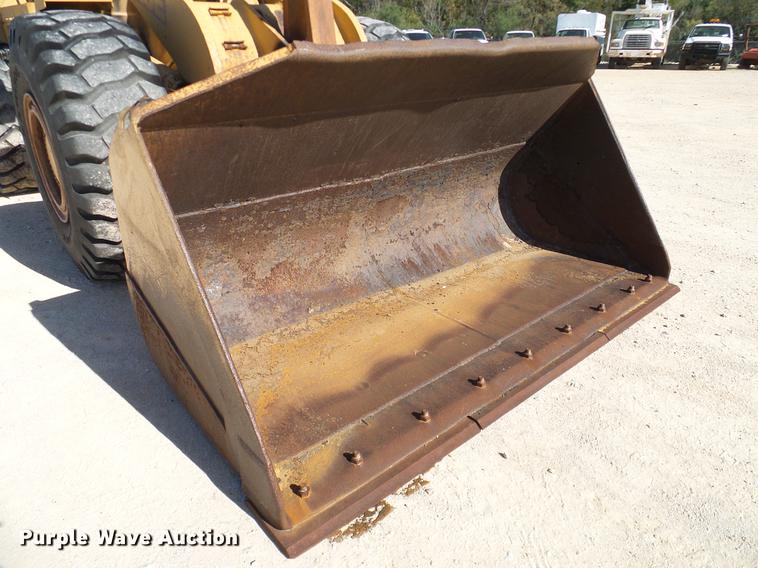 image for item DC2216 Case 821B wheel loader