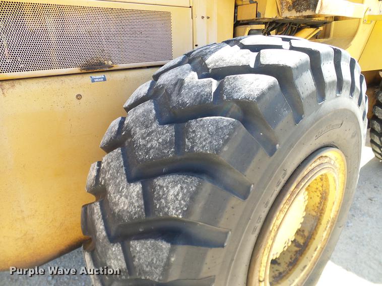 image for item DC2216 Case 821B wheel loader