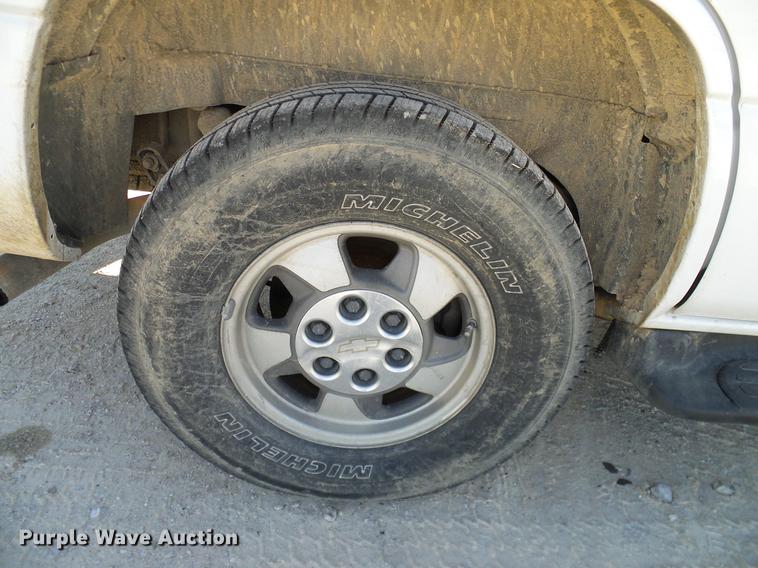 image for item DC2217 2002 Chevrolet Tahoe SUV